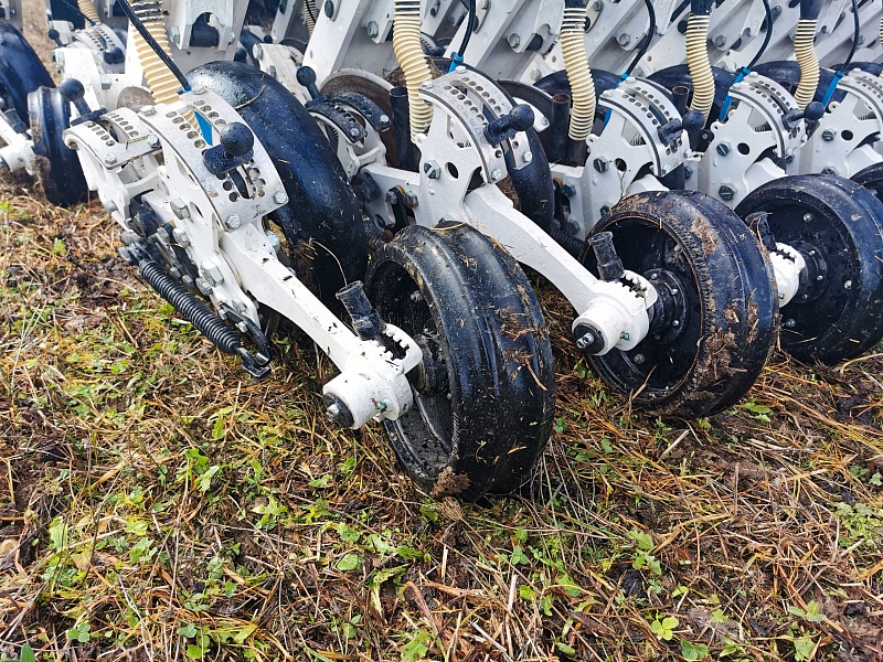 Сеялка зерновая пневматическая SLY BOSS NO-TILL 30