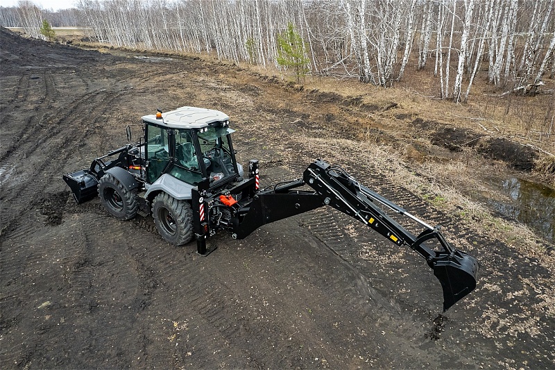 Экскаватор-погрузчик BL85S