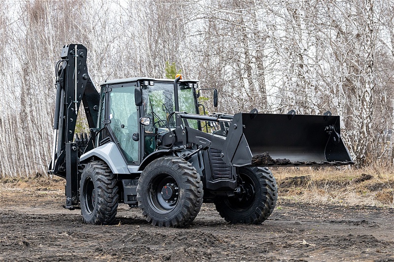 Экскаватор-погрузчик BL85S