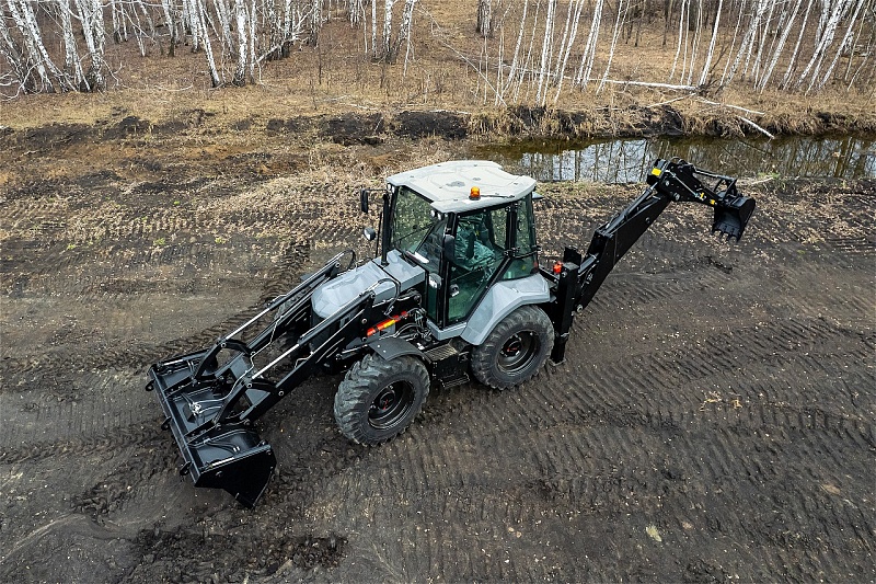 Экскаватор-погрузчик BL85S